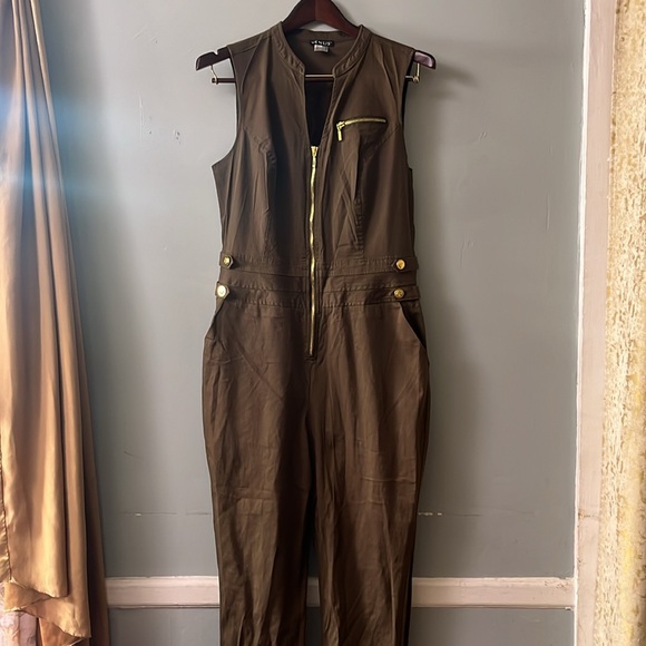 Venus Green Jumpsuit with Gold buttons - Picture 2 of 11